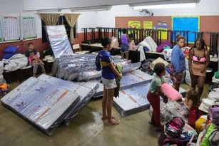 Imagem ilustrativa da imagem ‘Onde um dia foi a minha casa, não tem nada’; moradores buscam abrigo em escolas de Juiz de Fora