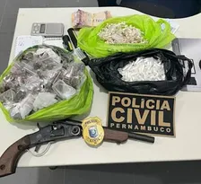 Imagem ilustrativa da imagem Operação policial desarticula ponto de tráfico e apreende drogas no Litoral Sul