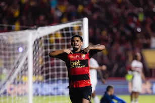 Imagem ilustrativa da imagem Sport vence Clássico das Multidões, garante vice-liderança e vaga na Copa do Brasil