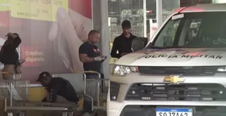 Imagem ilustrativa da imagem Taxista é morto em estacionamento de supermercado em Abreu e Lima (PE)