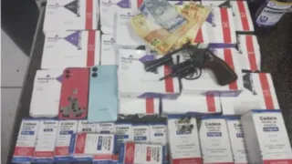 Imagem ilustrativa da imagem Trio é preso após assaltar farmácia e levar canetas emagrecedoras, no Espinheiro