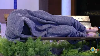 Imagem ilustrativa da imagem Via Sacra em Aparecida representa Jesus como pessoa em situação de rua