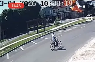 Imagem ilustrativa da imagem Vídeo mostra momento em que avião cai sobre restaurante no RS; assista