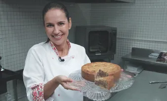 Imagem ilustrativa da imagem Aprenda a fazer uma torta de cookie crocante recheada com creme de avelã