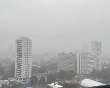 Imagem ilustrativa da imagem Apac renova aviso vermelho para chuvas intensas nesta quarta-feira (8)