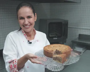 Imagem ilustrativa da imagem Aprenda a fazer uma torta de cookie crocante recheada com creme de avelã