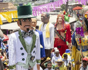 Imagem ilustrativa da imagem Olinda homenageia “amores de Carnaval” em Encontro de Bonecos Gigantes nesta terça