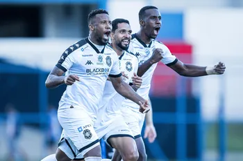 Imagem ilustrativa da imagem Rio Branco vence o Capital/DF por 2 a 0 e se isola no topo do grupo