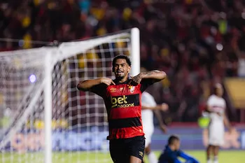 Imagem ilustrativa da imagem Sport vence Clássico das Multidões, garante vice-liderança e vaga na Copa do Brasil