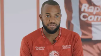 Imagem ilustrativa da imagem Victor Andrade recebe elogios por desempenho na estreia com a camisa do Náutico