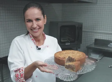 Imagem ilustrativa da imagem Aprenda a fazer uma torta de cookie crocante recheada com creme de avelã