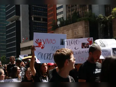 Mulheres protestam na Avenida Paulista. A manifestação chama a atenção da população para a violência contra as mulheres e a disparada de feminicídios ao redor do País