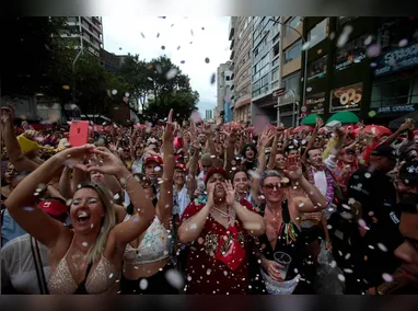 Piloto de 60 anos foi preso dentro de um avião