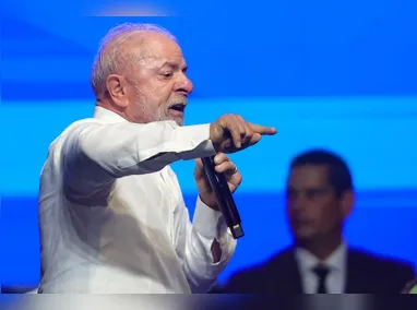 Luiz Inácio Lula da Silva sancionou a lei que torna obrigatório o uso de tornozeleira eletrônica para agressores de mulheres