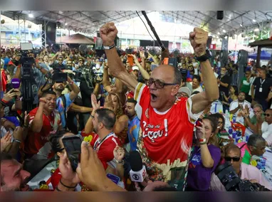 Imagem ilustrativa da imagem Mestre Ciça se emociona com título da Viradouro e faz promessa: ‘Vou parar de fumar’