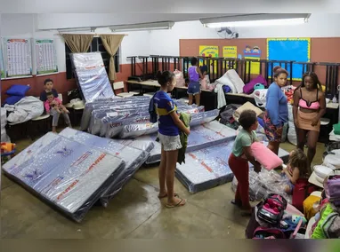 Imagem ilustrativa da imagem ‘Onde um dia foi a minha casa, não tem nada’; moradores buscam abrigo em escolas de Juiz de Fora