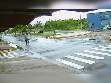 Imagem ilustrativa da imagem Restaurante destruído por avião no RS é alvo de saque: ‘Não respeitam mais nem as tragédias’