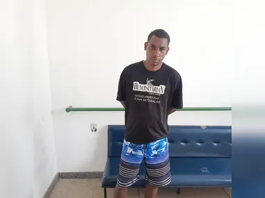 Animal foi jogado em rio e depois arremessado do alto de um prédio