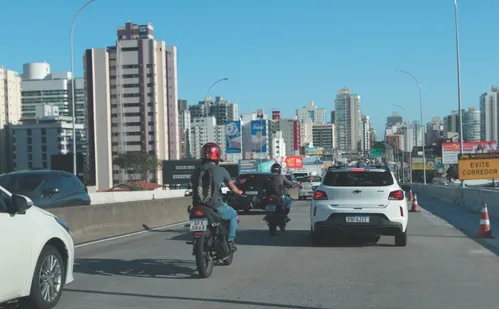 
          Imagem ilustrativa da imagem 198 motoristas são multados todo dia por licenciamento vencido
          