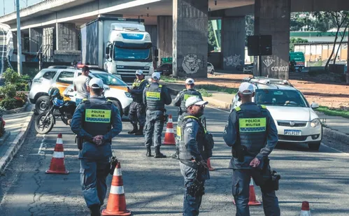 
          Imagem ilustrativa da imagem 198 motoristas são multados todo dia por licenciamento vencido
          