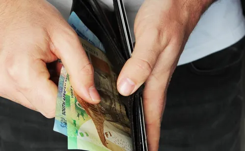 
          Imagem ilustrativa da imagem 6.979 no ES vão receber a partir de R$ 97 mil por precatórios
          