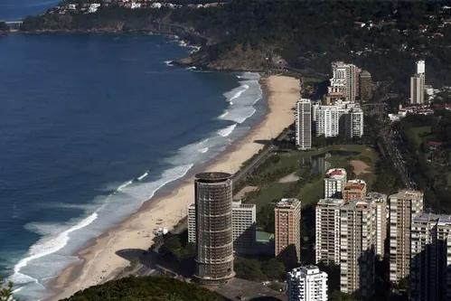 
          Imagem ilustrativa da imagem Acidente com asa-delta em São Conrado causa morte de homem e deixa mulher em estado grave
          