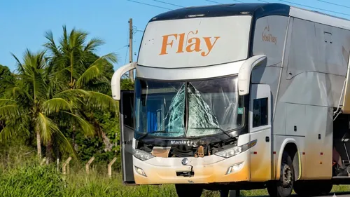 
          Imagem ilustrativa da imagem Acidente com ônibus da equipe de Flay deixa um morto em Pernambuco
          