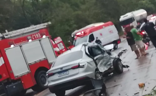 
          Imagem ilustrativa da imagem Acidente em Aracruz deixa duas pessoas mortas e outra ferida
          