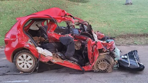 
          Imagem ilustrativa da imagem Acidente entre carro e caminhão deixa cinco mortos em Goiás
          
