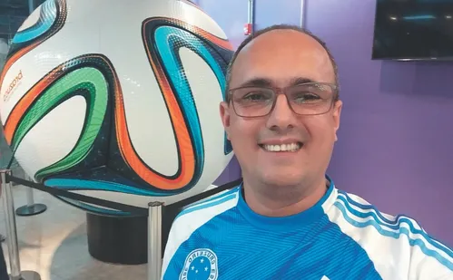 
          Imagem ilustrativa da imagem Alunos melhoraram notas após proibição de celular, dizem escolas
          