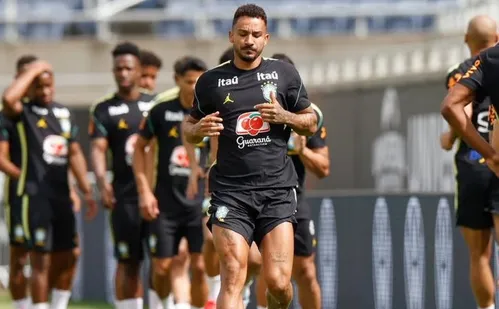 
          Imagem ilustrativa da imagem Ancelotti confirma zagueiro Danilo, do Flamengo, na Copa do Mundo
          