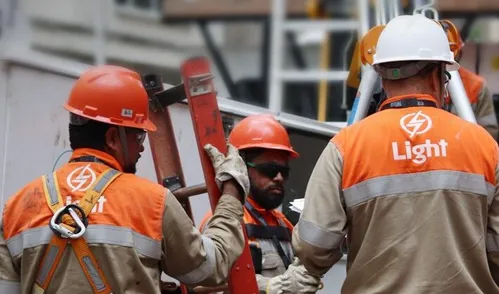 
          Imagem ilustrativa da imagem Apagão no Rio de Janeiro afeta 160 mil imóveis
          