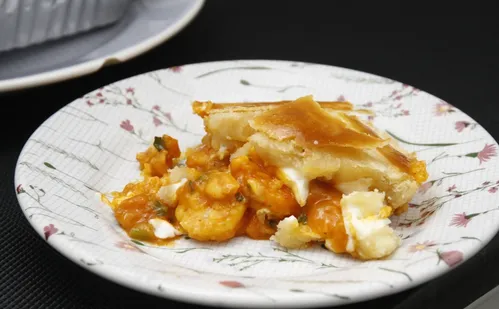 
          Imagem ilustrativa da imagem Aprenda a fazer um Empadão de camarão para saborear na Semana Santa
          