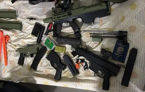 
          Imagem ilustrativa da imagem Armas feitas com impressoras 3D: operação prende engenheiro especializado e cúmplices em SP
          