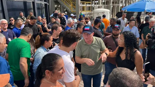 
          Imagem ilustrativa da imagem Arnaldinho surpreende e aparece em inauguração com Casagrande e Ricardo
          