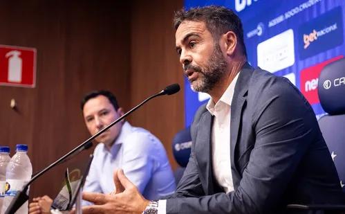 
          Imagem ilustrativa da imagem Artur Jorge promete reação do Cruzeiro após choro de presidente
          