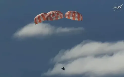 
          Imagem ilustrativa da imagem Artemis 2 pousa no mar e conclui a primeira viagem tripulada à Lua do século 21
          