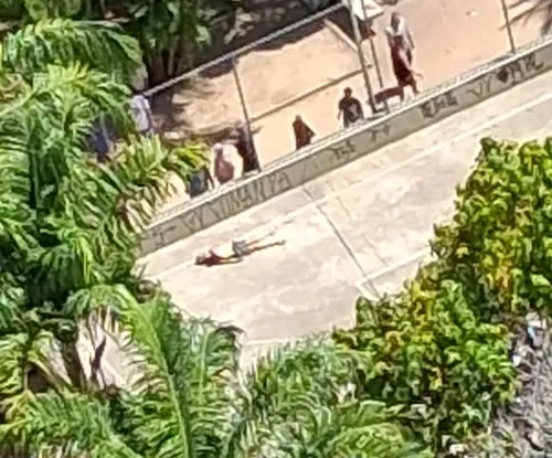 
          Imagem ilustrativa da imagem Ataque a tiros deixa um morto e feridos em praça da Madalena, no Recife
          