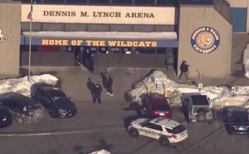 
          Imagem ilustrativa da imagem Atirador matou ex-mulher e filho em ataque a pista de hóquei nos EUA, diz polícia
          