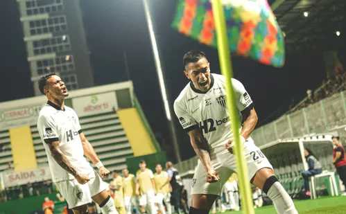 
          Imagem ilustrativa da imagem Atlético-MG faz primeiro tempo avassalador e goleia a Chapecoense na Arena Condá
          
