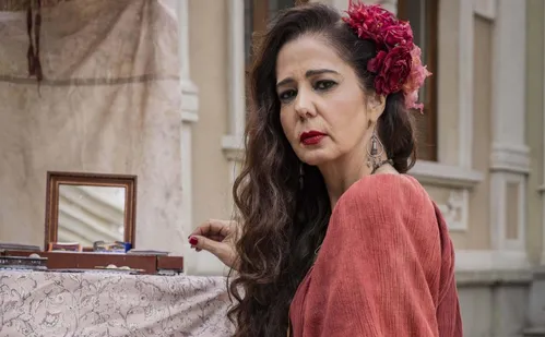 
          Imagem ilustrativa da imagem Atriz e sua relação com o sobrenatural: “Tenho costume de consultar os oráculos”
          