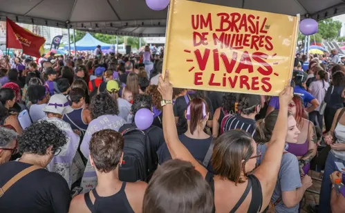 
          Imagem ilustrativa da imagem Brasil registra queda de 4,5% nos feminicídios em 2026
          