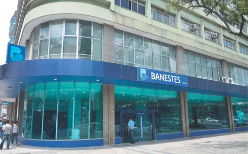 
          Imagem ilustrativa da imagem Bancos dão descontos e negociam dívidas de mais de 560 mil clientes
          