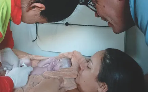 
          Imagem ilustrativa da imagem Bebê nasce em rodovia a caminho do hospital
          