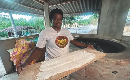 
          Imagem ilustrativa da imagem Beiju do Sapê do Norte transforma tradição quilombola em patrimônio nacional
          