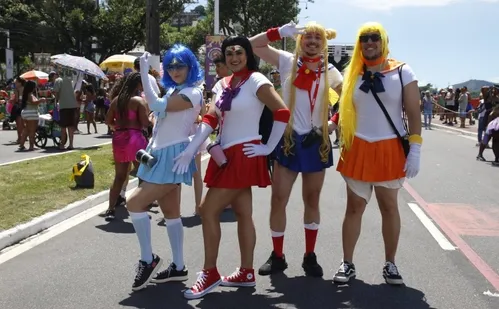 
          Imagem ilustrativa da imagem Bloco Regional da Nair arrasta multidão no Centro
          