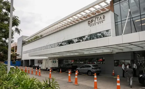 
          Imagem ilustrativa da imagem Bolsonaro é internado em UTI hospitalar com broncopneumonia bilateral
          