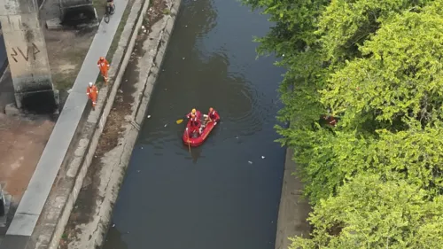 
          Imagem ilustrativa da imagem Bombeiros localizam corpo de homem desaparecido no canal do Arruda
          