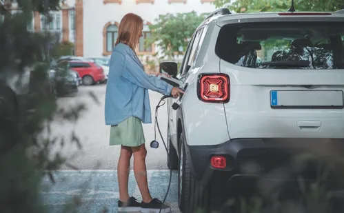 
          Imagem ilustrativa da imagem Bombeiros querem mudar projeto para carro elétrico
          