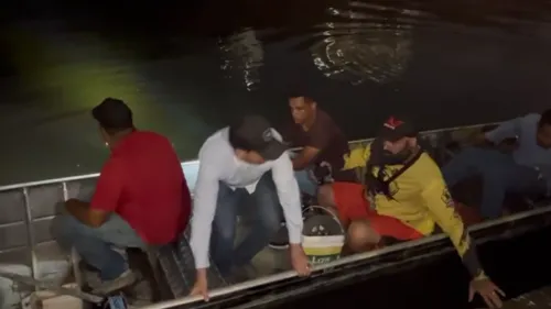 
          Imagem ilustrativa da imagem Bombeiros retomam as buscas no Rio Capibaribe por remador desaparecido no Recife
          